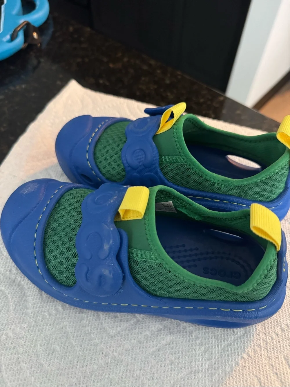 CROCS Swiftwater Splash Blue and Green Kids Water Shoes with Yellow Pull Tabs